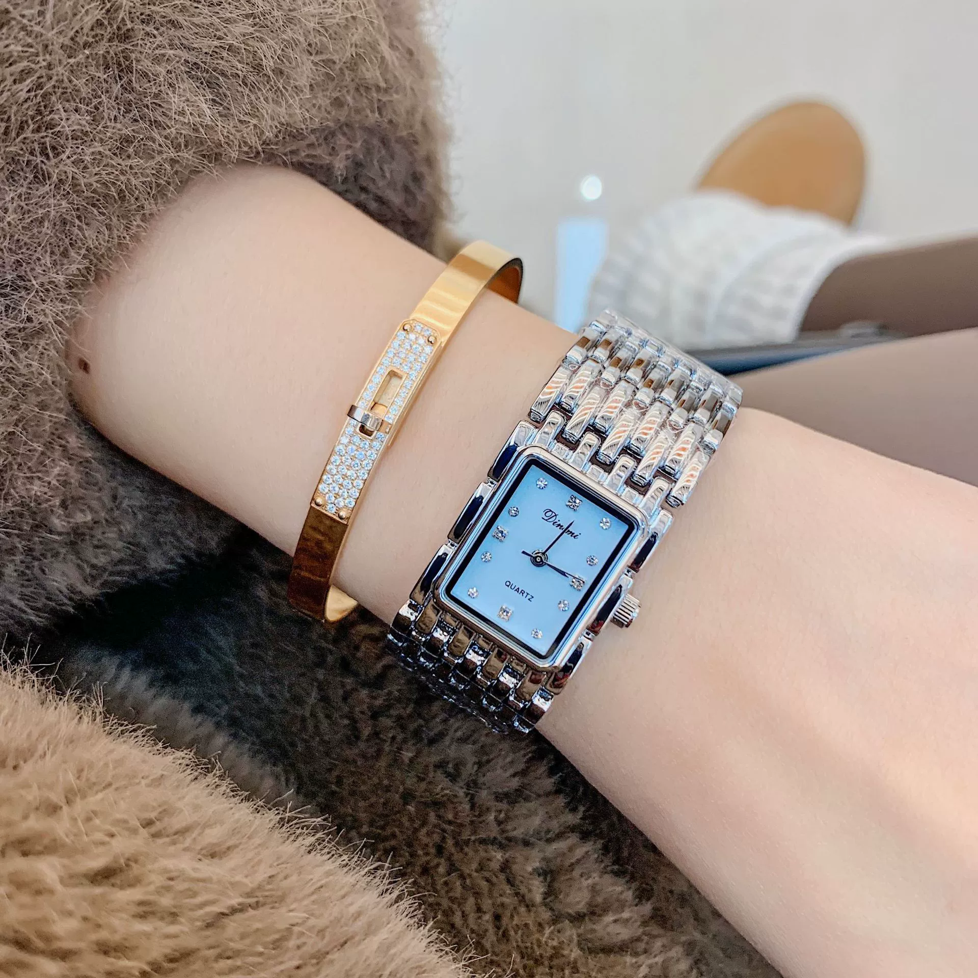 Women's watch, rectangular retro design bracelet, simple and elegant design