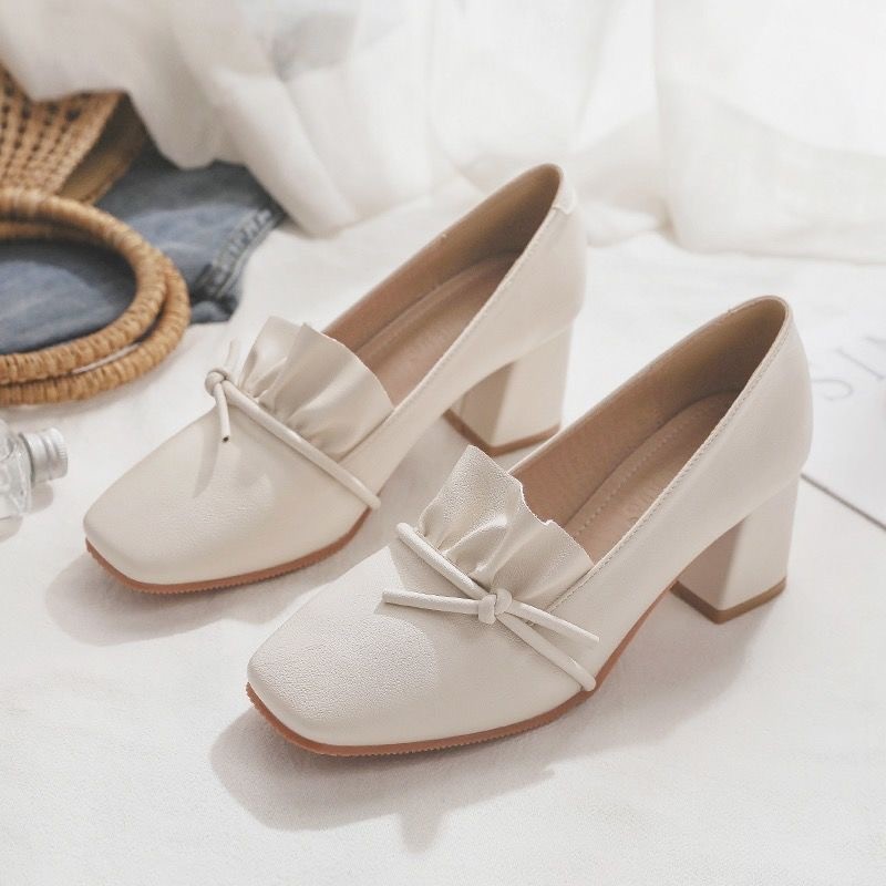 2026 verano nuevo estilo de hadas casuales de boca media suave adecuado para la combinación con una falda pequeña zapatos de tacón bajo para mujeres