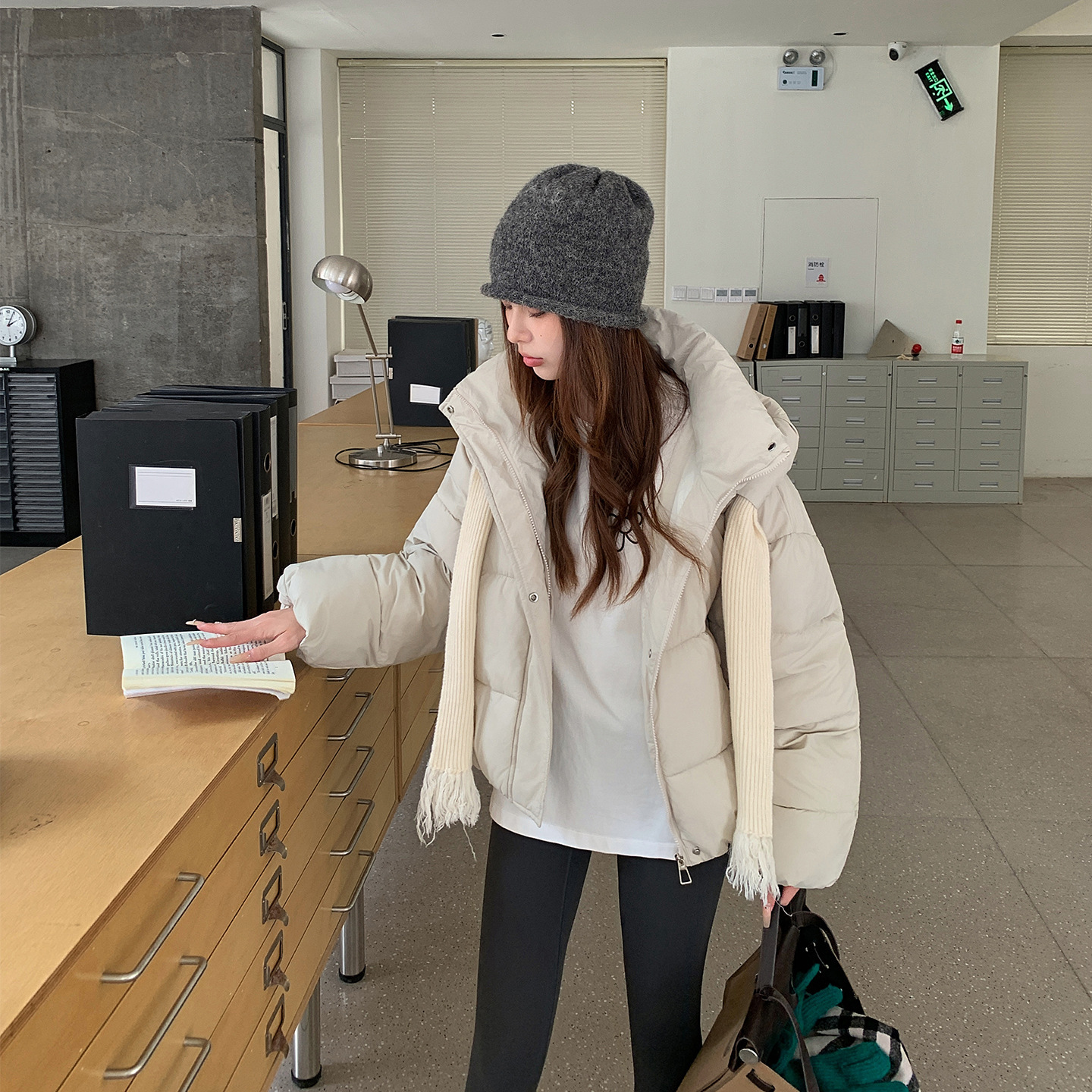 Ropa de algodón de mujer 2025 ropa de pan de invierno nueva chaqueta de algodón con capuchón multifuncional gruesa abrigo de algodón caliente de mujer abrigo corto