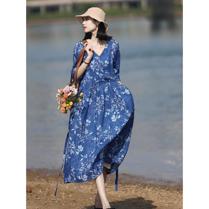 In-Stock Summer New Light Luxury Kimono-Style Dress with Floral Print, Age-Reducing, Knee-Length, Loose Vintage Blue Floral Mid-Length Dress