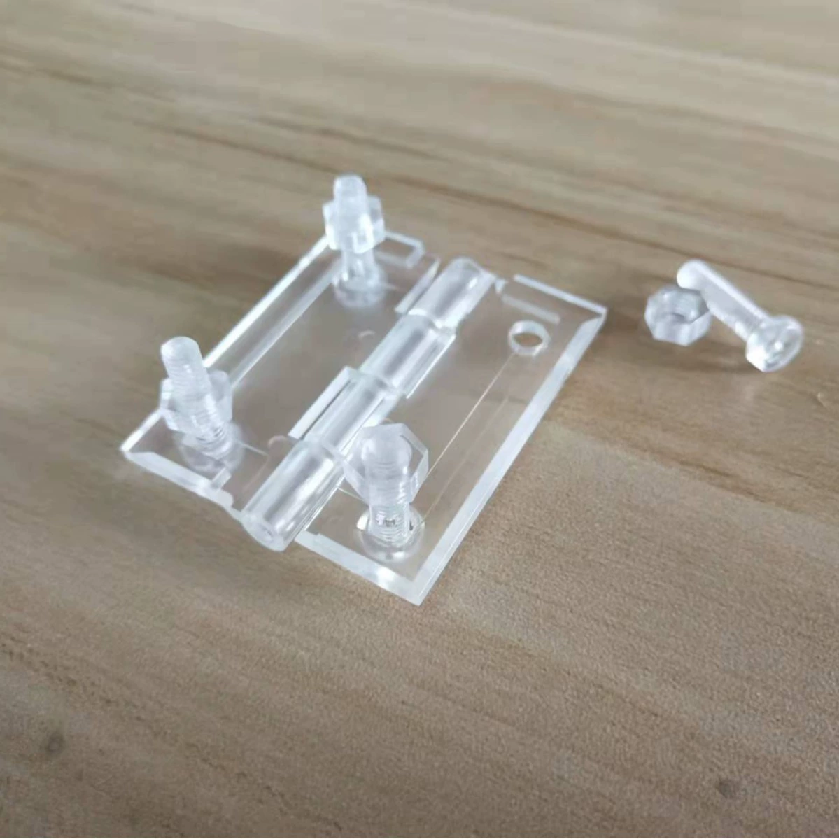 哈泰 Batch stock transparent hard and non-fragile acrylic plastic with holes and screw hinge hinge accessories