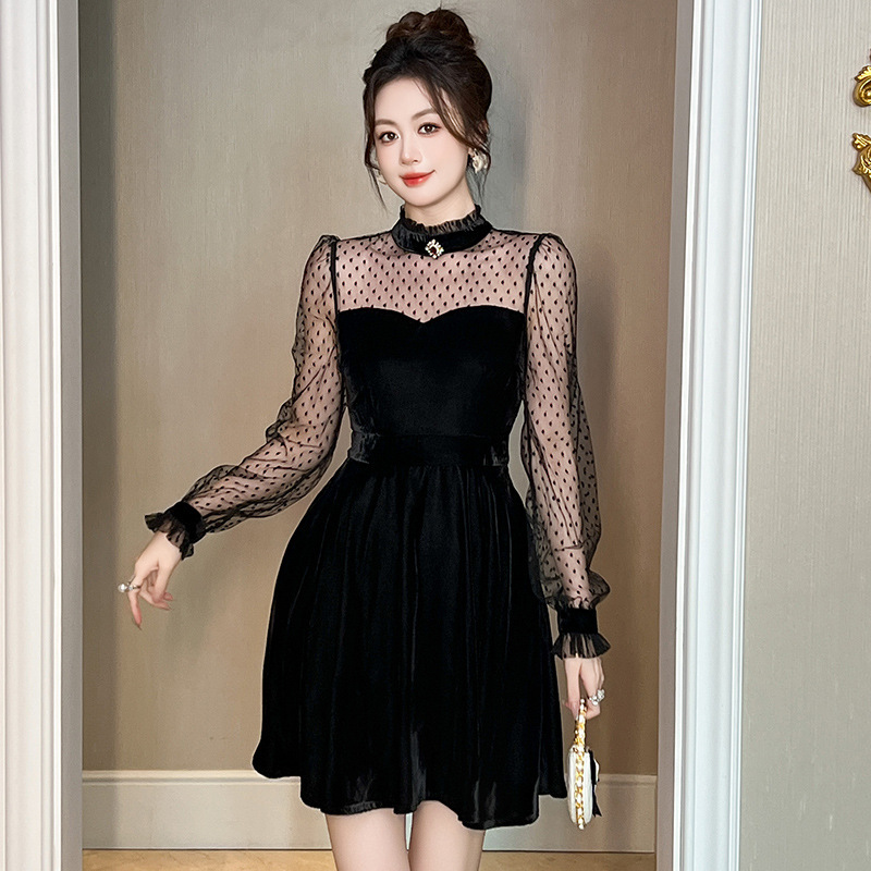 Hepburn-Style Little Black Dress 2026 Spring New Women's Fashion Sexy Mesh Patchwork Waist-Cinching Velvet Dress 21445