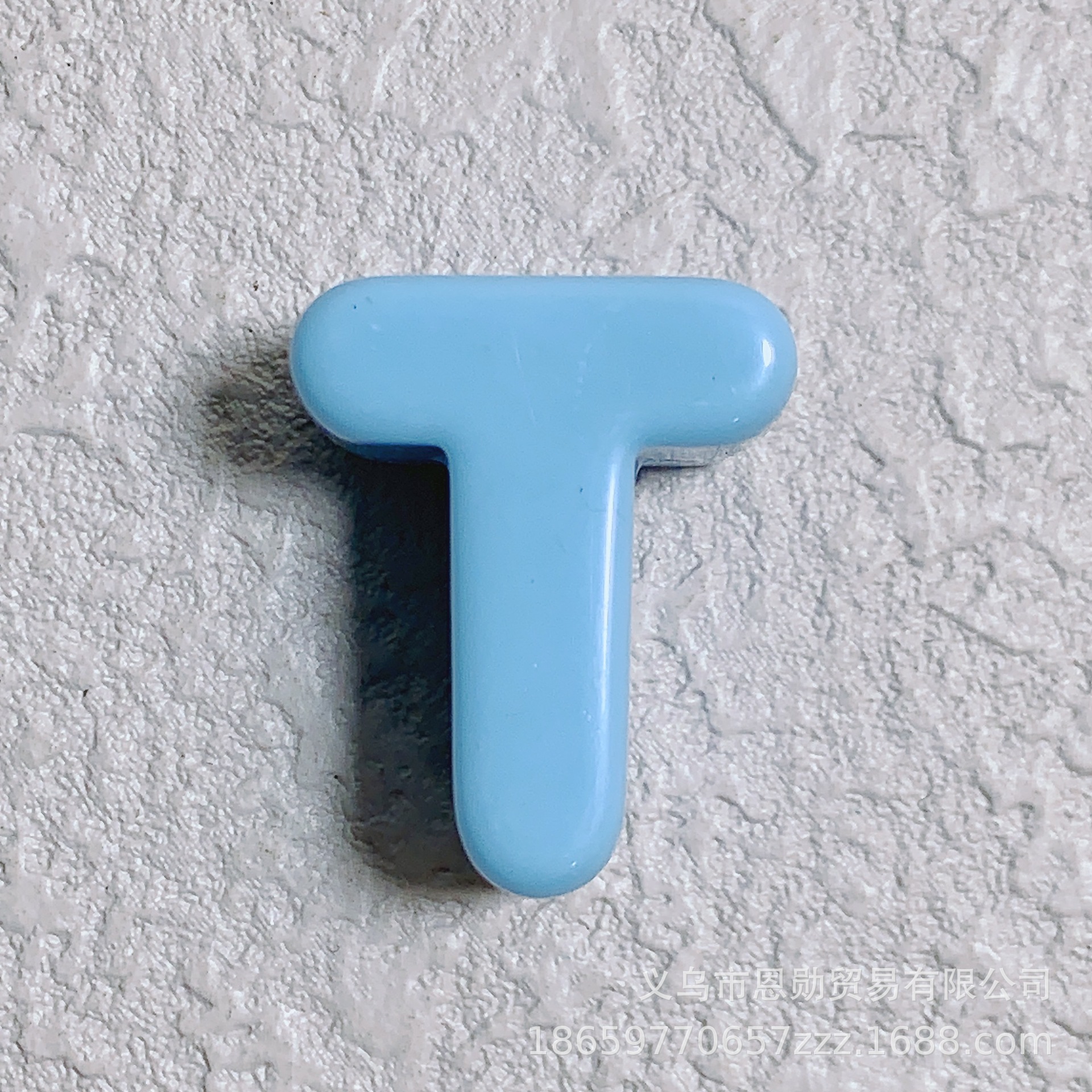 T (light blue)