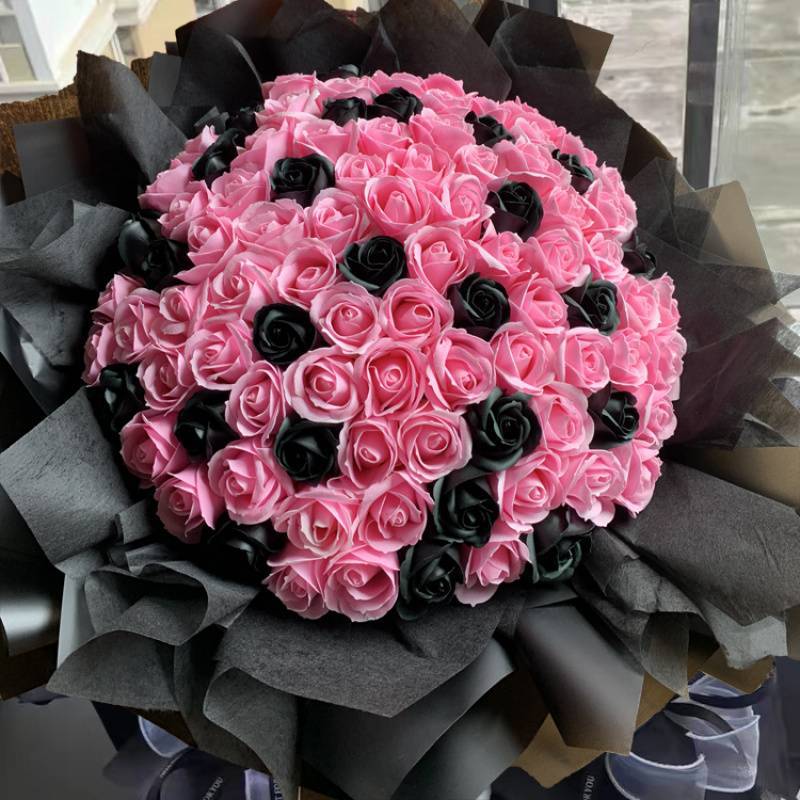 핑크와 블랙이 혼합된 장미 99송이