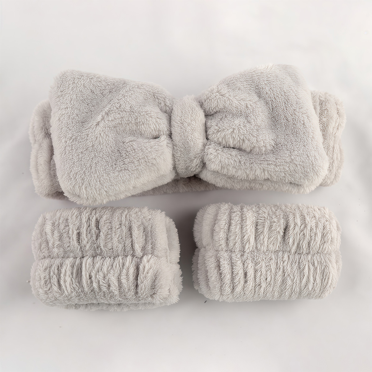 Juego de 31 piezas de soplo de flocado gris maquillaje súper suave conjunto de maquillaje triángulo soplo de terciopelo corto de cristal cojín de aire de esponja