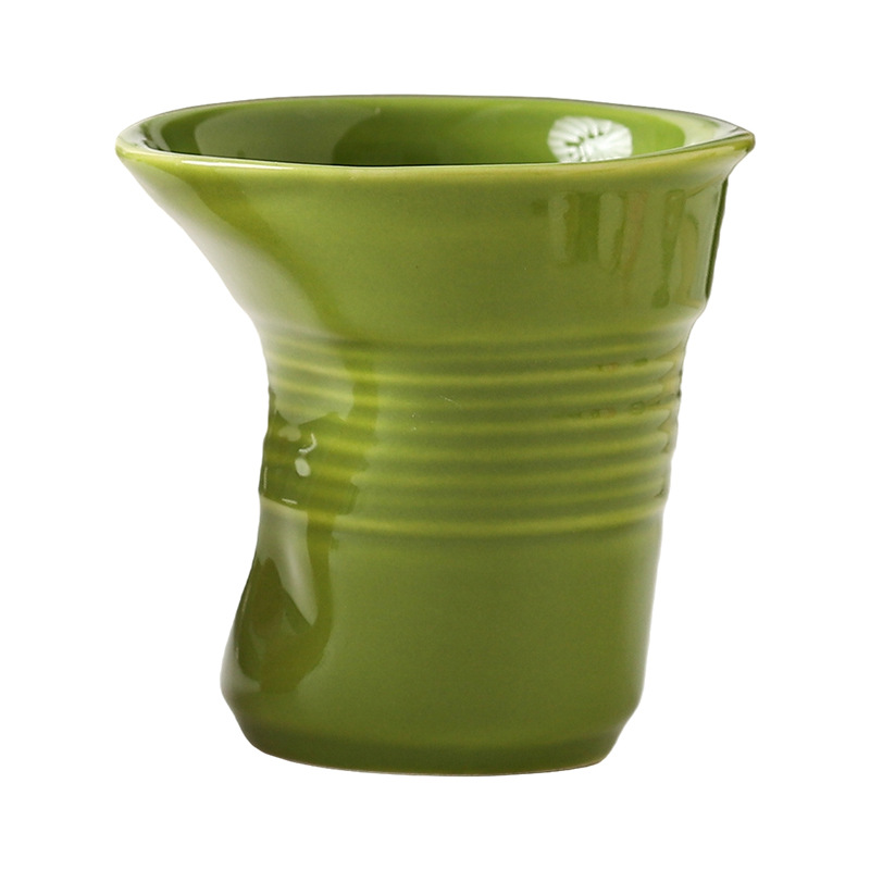 Estilo de nicho Taza de cerámica de alto valor irregular francesa Taza de café Diseño de pliegues Taza de enjuague bucal de alta calidad al por mayor