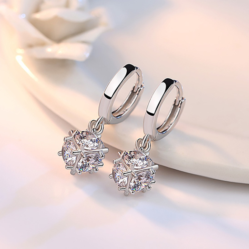 ������Լ����С���׹ʱ�аٴ�С�������ʶ���Ů���۶�����������