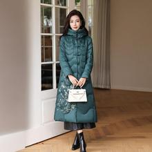 2024秋冬新款中国风中长款羽绒服女民族时尚刺绣连帽白鸭绒外套