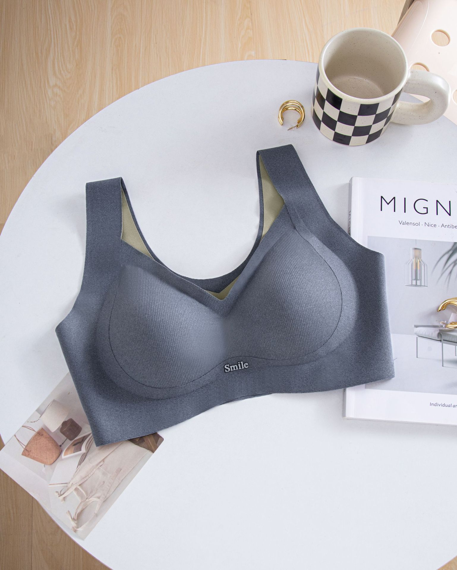 Venta directa de fábrica Comercio electrónico transfronterizo Sudeste de Asia Vietnam Tailandia Mujeres sin costuras Sujetador de texto cómodo y transpirable