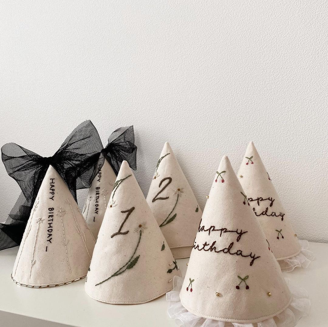 Mori bordado cumpleaños sombrero arco malla accesorios para el pelo del bebé de fiesta de los niños sombrero velo