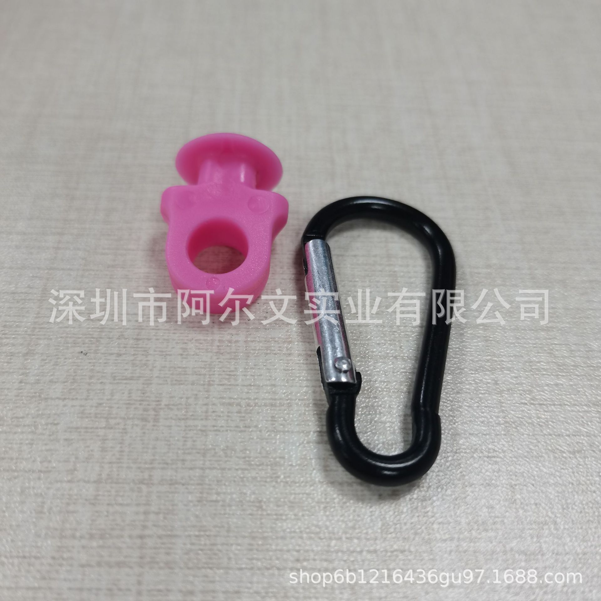 핑크 버섯 머리 + 카라비너