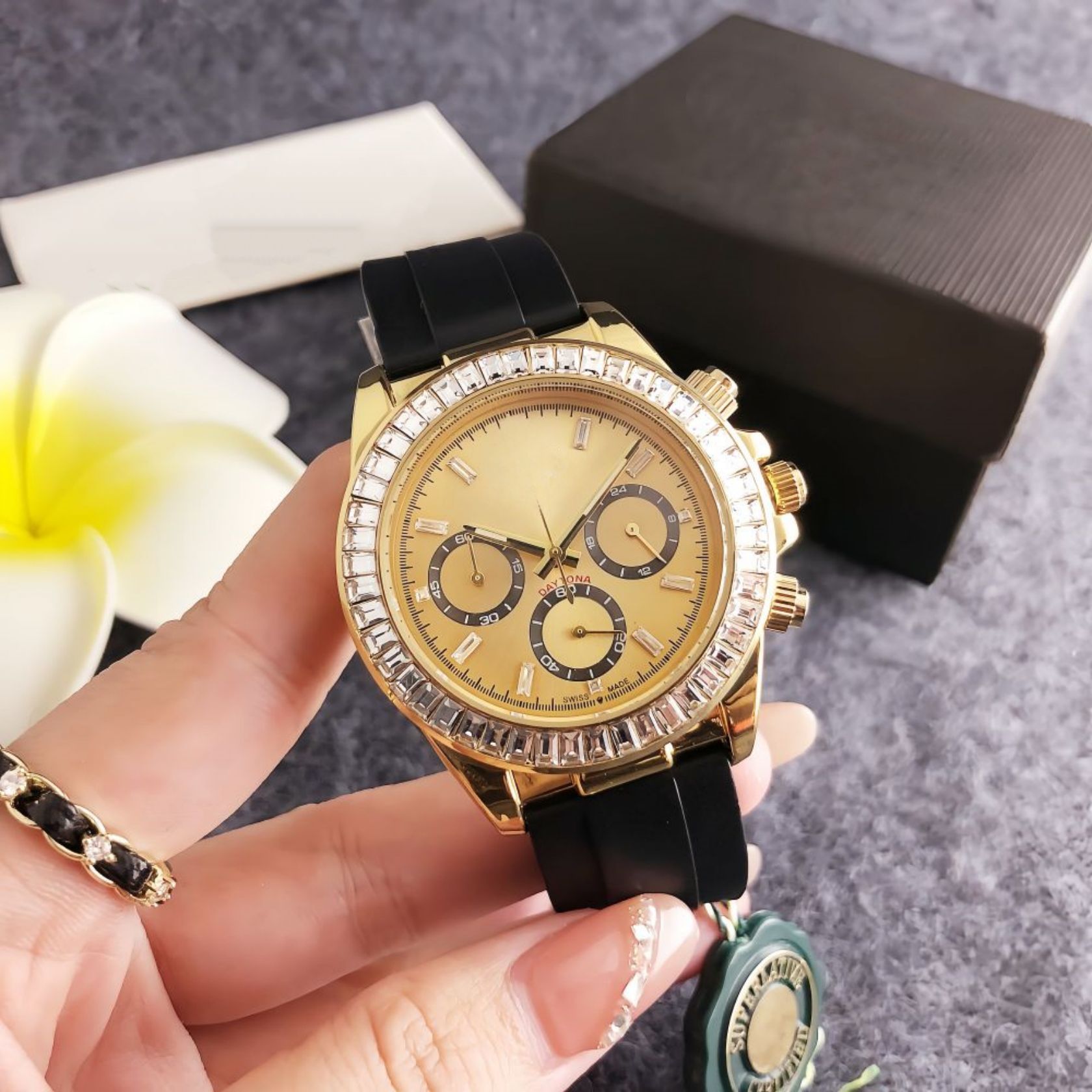 Watch with Large Dial, Domineering and Personalized Watch for Men and Women, Teenagers and Students, High-End Fashion Six-Pin Chronograph Watch