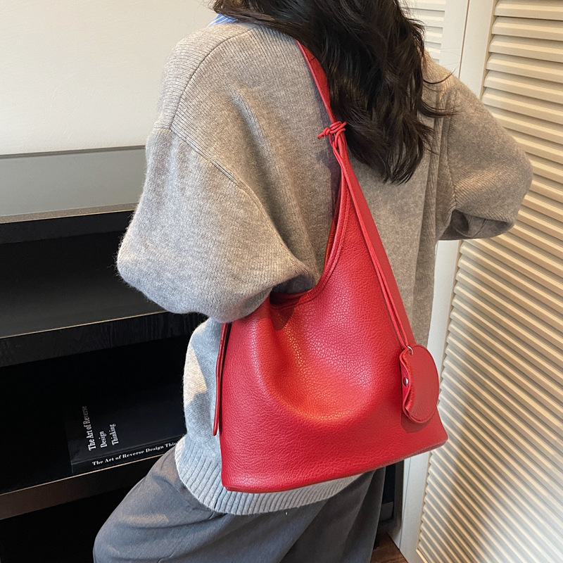 Bolso retro transfronterizo de alta calidad bolso de cubo de agua mujer otoño y invierno 2025 nuevo tipo de bolso de brazo de viaje bolso de hombro universal