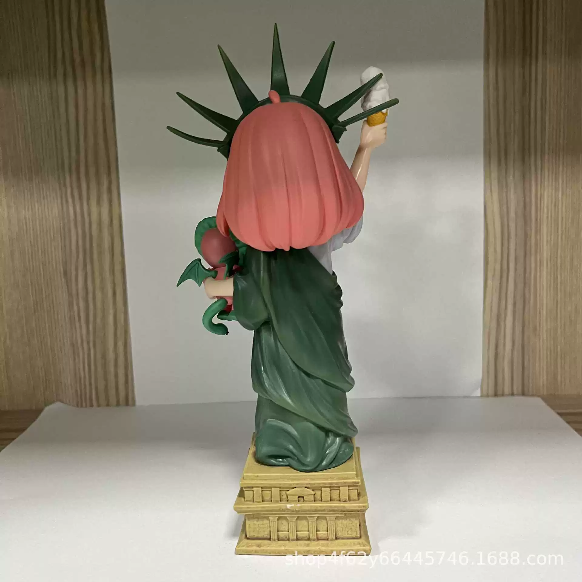 Figure (Ania) Statue of Liberty, ~19 cm Tall, Cartoon Desktop Ornament Collectible