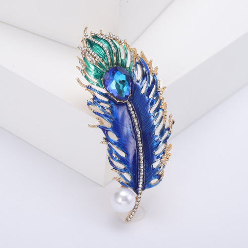 European and American creative personality retro style peacock feather brooch inlaid with zircon color corsage suit coat accessories