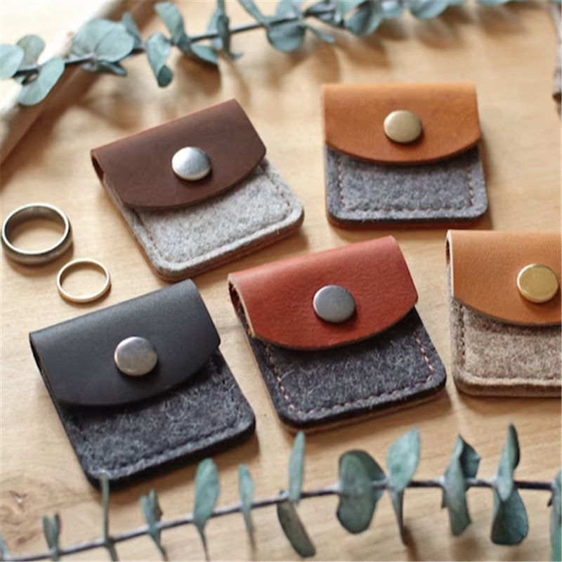 皮革拼接毛毡戒指包皮质按扣珠宝袋便携式订婚戒指毛毡包