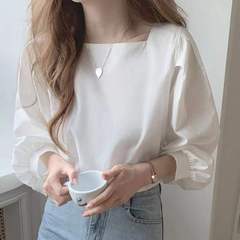 シャツの女性のレトロな港の味のデザイン感があります。