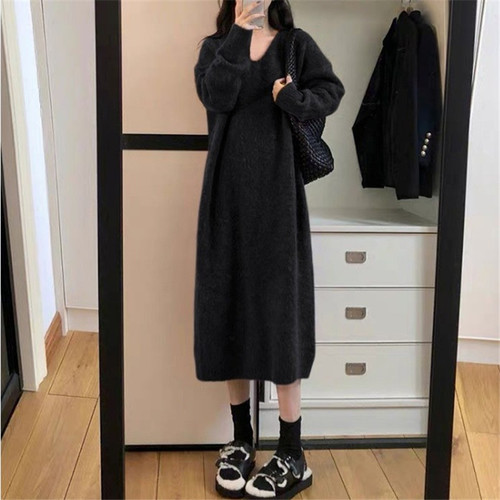 Korean-style mid-length knitted dress for women, autumn/winter 2024 new style, lazy inner layer bottoming dress with V-neck sweater dress