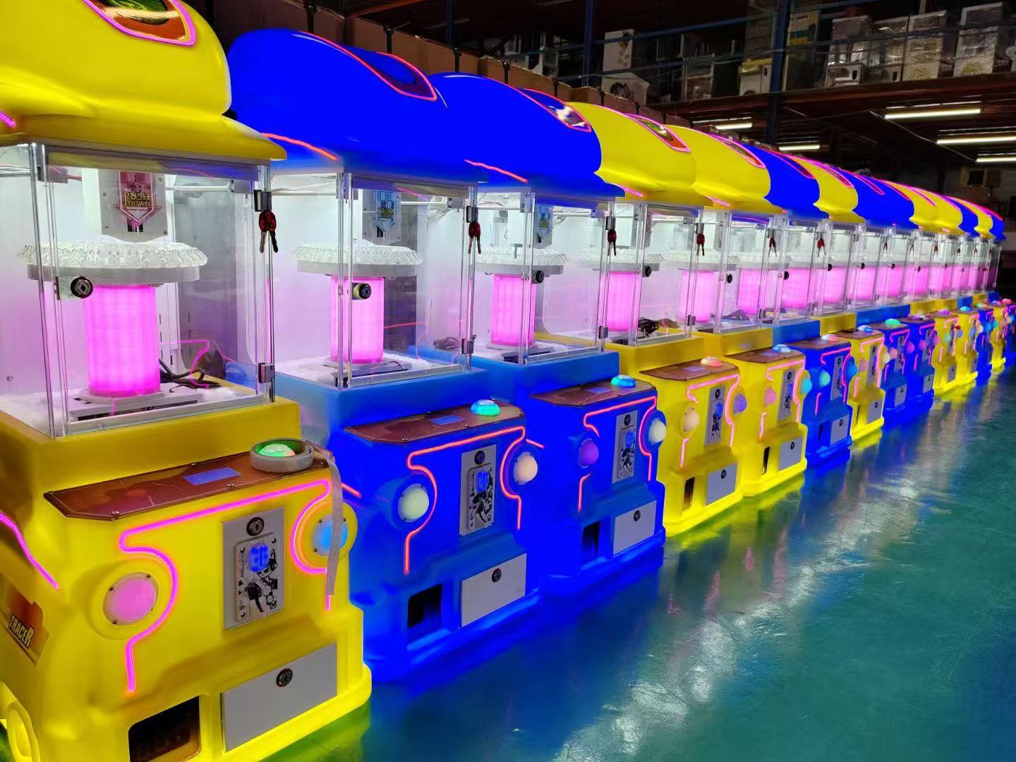 El nuevo fabricante de la fuente de la máquina de clip utiliza monedas para mayoristas, pegatinas para niños, clips para bocadillos, máquina de regalo, máquina de garras