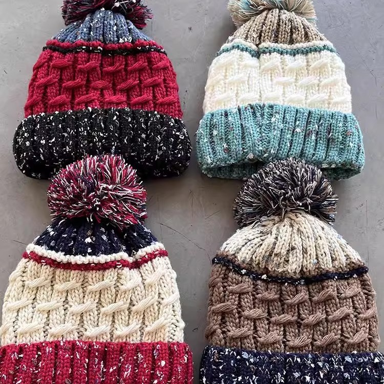 Berretto in lana da donna a righe con interno in peluche caldo_voghion.com