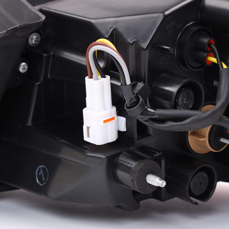 Applicable to Changan Yuexiang V7 rear tail lamp assembly V7 rear bumper lamp rear fog lamp left and right combination lamp brake reversing lamp cover