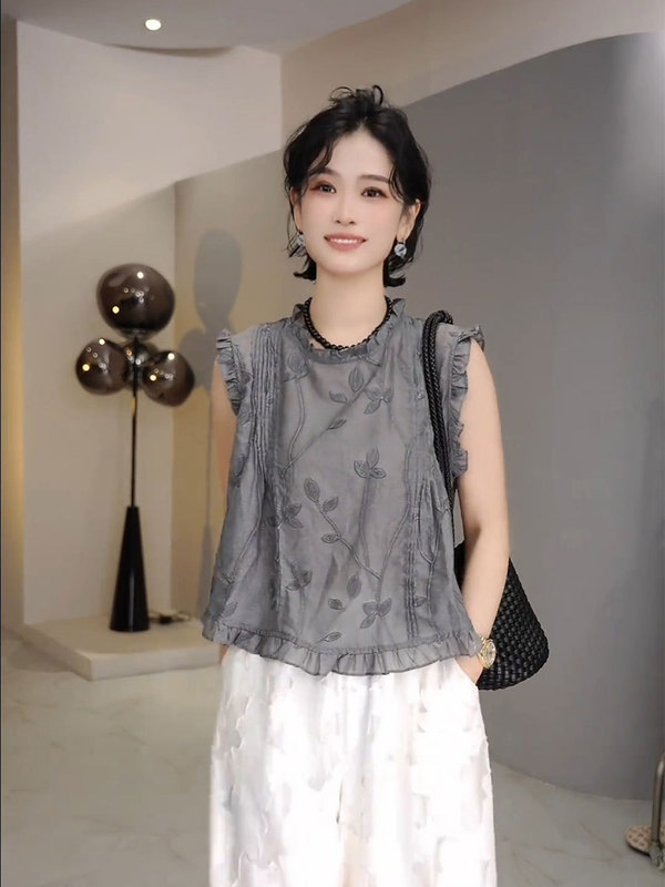 デザインされたヘビーデューティ刺繍レーススプライシングノースリーブシャツ女性用 2025 新しい夏のファッショナブルな年齢を減らすトップ|undefined