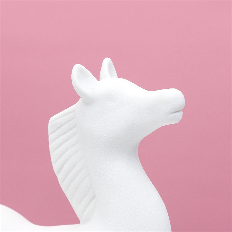 Nórdico cerámica decoración del hogar creativo caballo artesanía decoración salón TV gabinete vino gabinete de cerámica regalo al por mayor