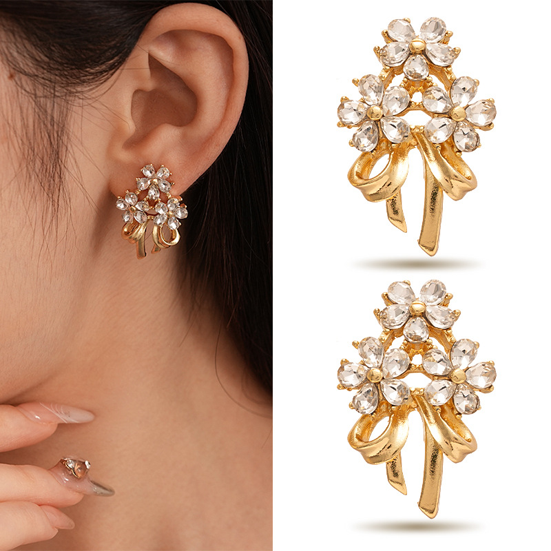 30g Weight 0.03µm Gold Plating Thickness Electroplating Gold Plating Process Alloy Ear Needle Material Copper Plated Plating Material Ear Studs Classification 1 Pair Quantity Holiday, Daily Occasion Alloy Material Flower Pattern Women's Gender Elegant, Retro Style Enamel Craft 1 Pair Elegant Retro Flower Enamel Alloy Drop Earrings Ear Studs 17