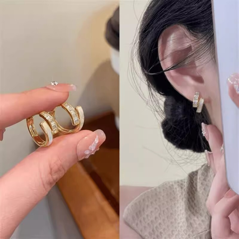 Fashion Elegant Light Luxury High-end Sense Design Zircon Micro-inlay Ring Earrings Women's Niche Distinctive All-match Earrings Earrings