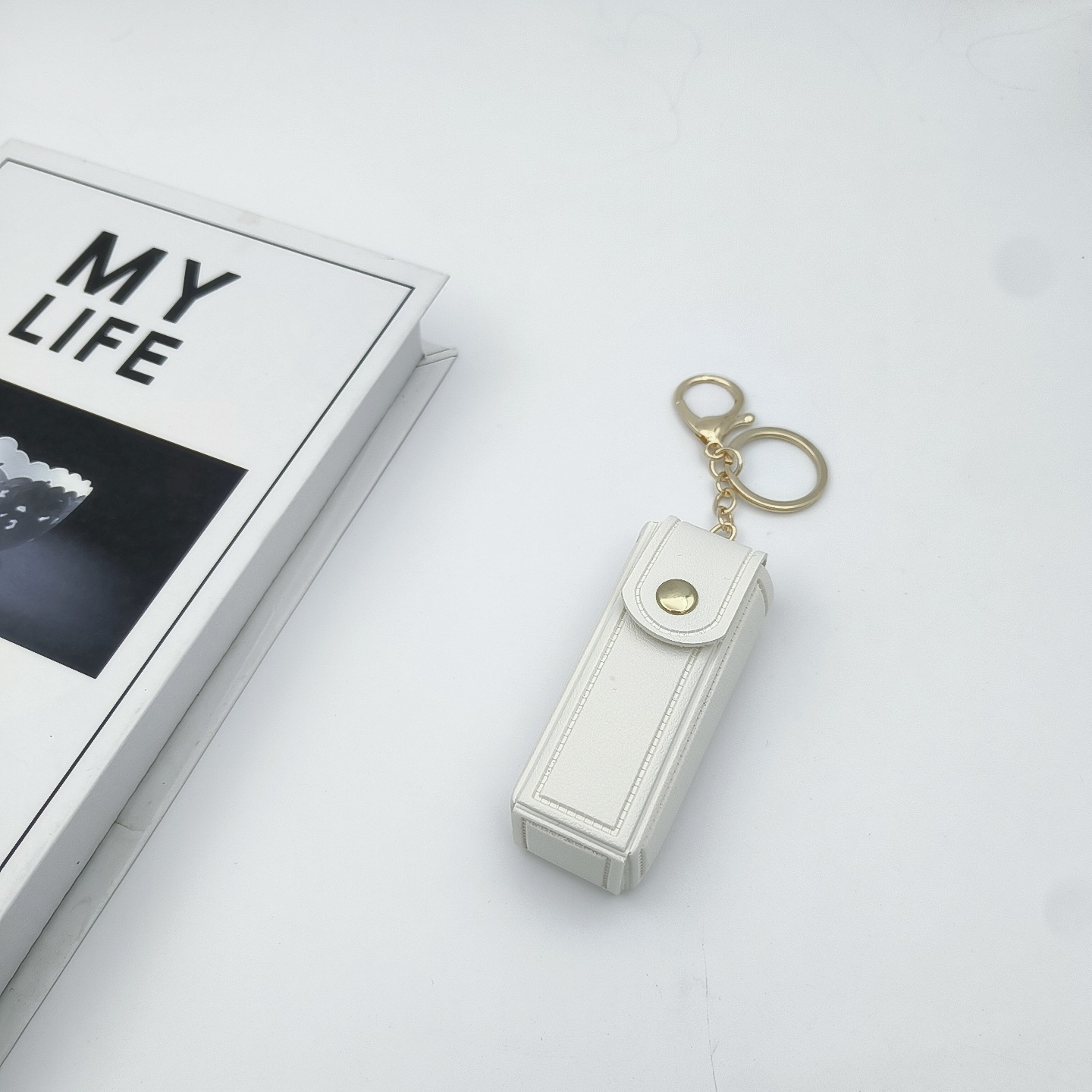 Bolso de cambio transfronterizo sobre rojo espejo creativo llavero colgante pequeño PU cuero bolso de coche accesorios accesorios en stock