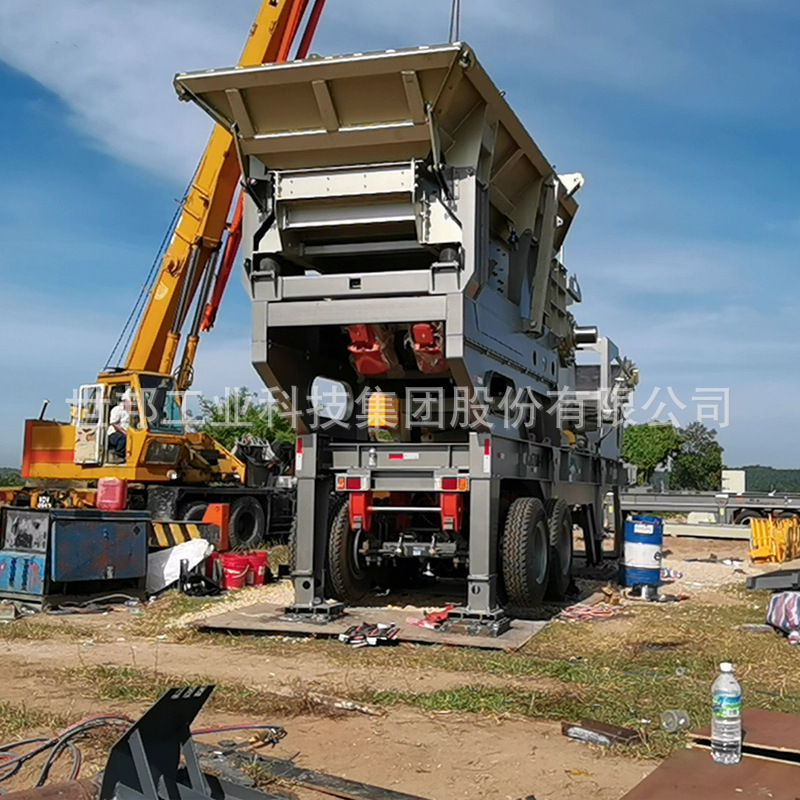 移動式破砕機 石材車載タイヤ式移動破砕ステーション 大型建築廃棄物破砕機|undefined