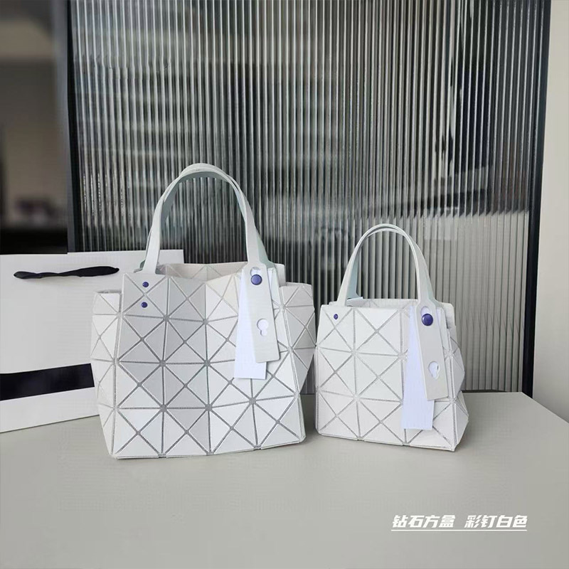 25 new March color nail diamond small square box geometric rhombus underarm bag mini small square bag portable ladies bag