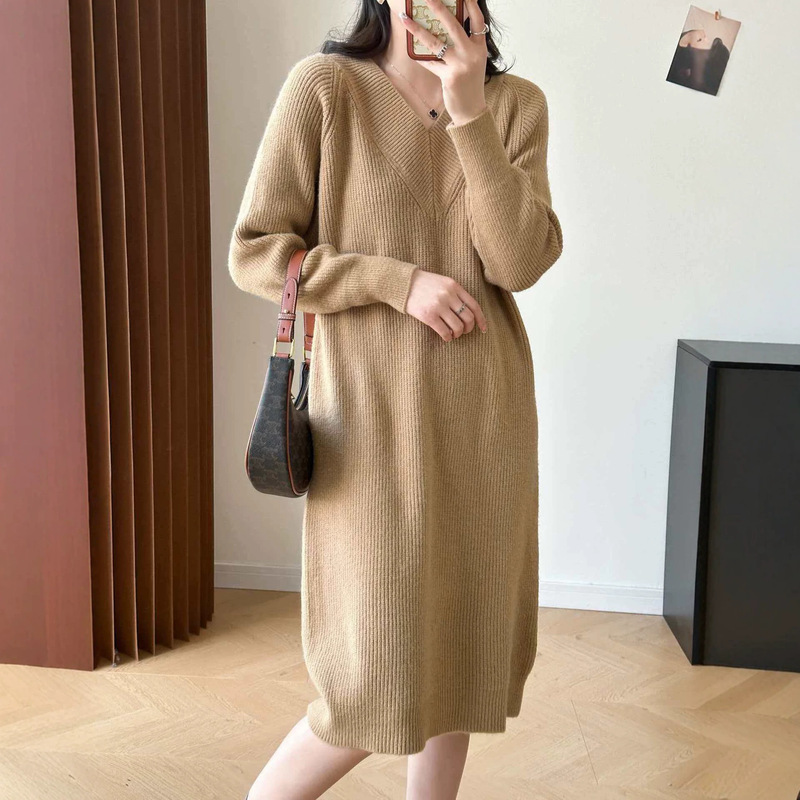 French Retro Design V-Neck Knitted Dress for Women, New Autumn and Winter Style, Mid-Length, Loose, Large Size Sweater Dress