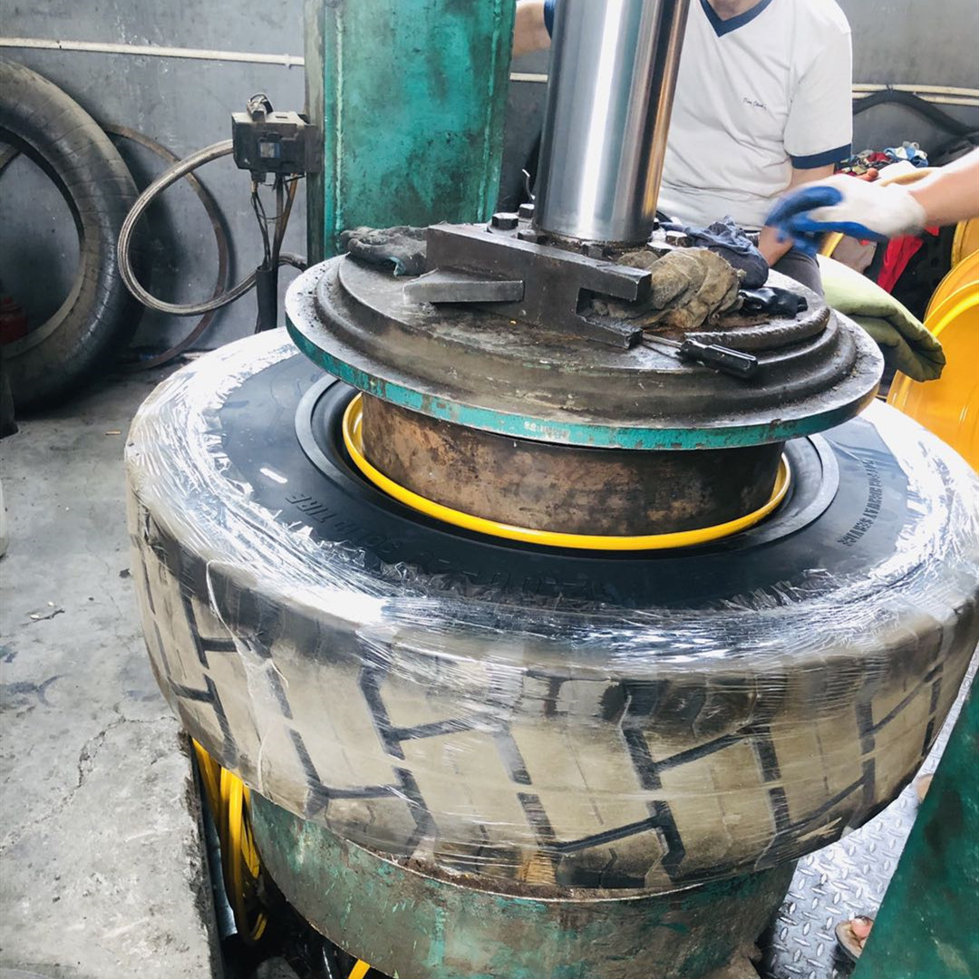 港口自卸车实心轮胎 1200-20工程矿山车卡车12.00-20前四后八实心