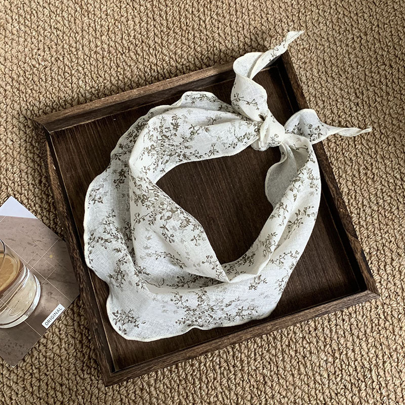 Bufanda triangular floral, pañuelo de seda, sentido de alta gama, moda de primavera y verano, bufanda pequeña de todo fósforo, pañuelo en la cabeza, cinturón para el cabello de estilo pastoral femenino de verano, accesorios para el cabello