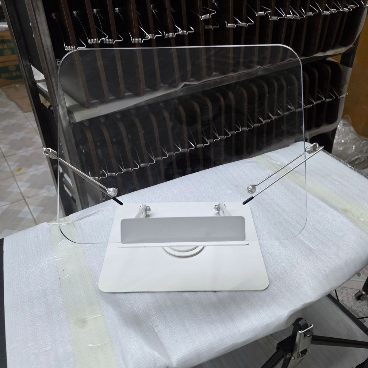 Reading, white acrylic steel frame