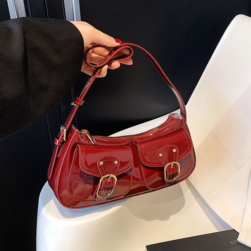New Patent Leather Glossy Underarm Bag for Women, Stylish and Trendy High-Quality Pillow Bag, 2026 Commuter Shoulder Bag New Patent Leather Glossy Underarm Bag for Women, Stylish and Trendy High-Quality Pillow Bag, 2026 Commuter Shoulder Bag