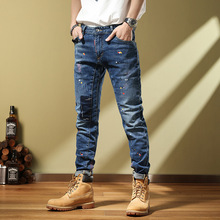 2025春季新款拼接牛仔裤破洞男潮牌弹力修身刺绣补丁喷漆小脚裤