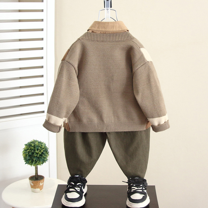 5948 suéter para niños traje de tres piezas para primavera y otoño fresco y guapo para niños 2025 nuevo estilo chaqueta de punto de otoño para bebés marea