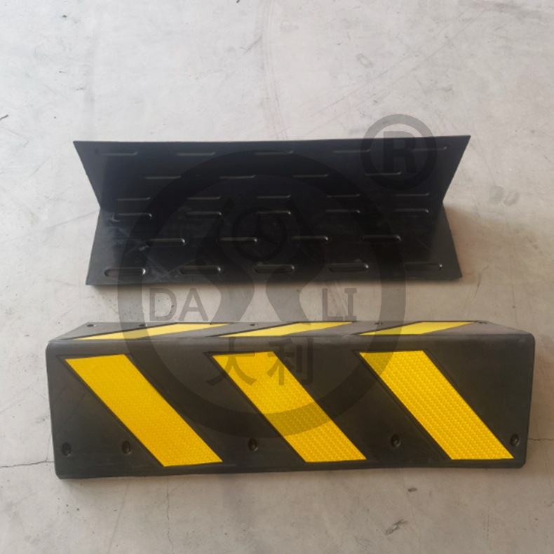 ����ֱ���ӿ��Ӻ��𽺻���ͣ��������ֱ�ǻ�ǽ�ǹ��س�����ײ��