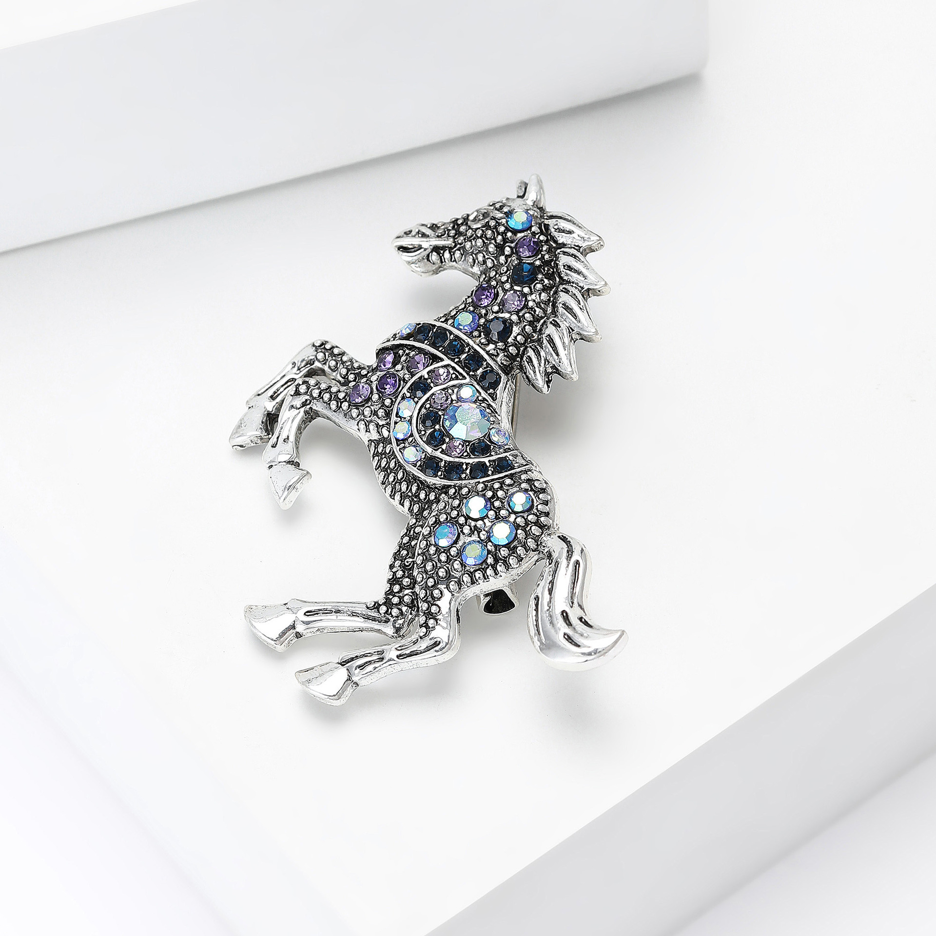 Hot-Selling Fashionable Light Luxury Retro Enamel Horse Rhinestone Brooch Versatile Anti-Exposure Clothing Accessory Pin