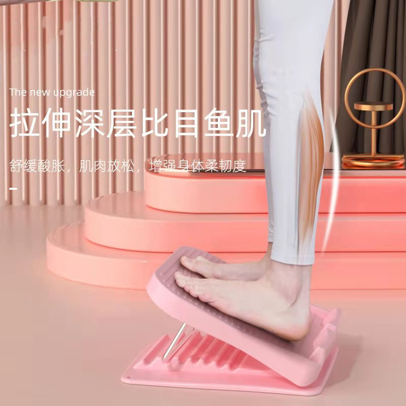 筋金入りの学生の女性のふくらはぎの踏み台は折り畳み可能です。|undefined