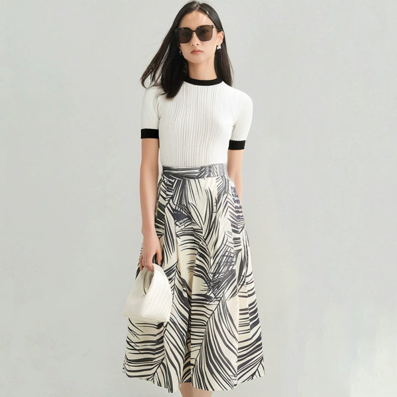 Лето 2025 Xiaoxiangfeng, тонкий облегающий свитер из тенселя, бесшовный контрастный цвет, с короткими рукавами, футболка из ледяного шелка с круглым вырезом, топ для женщин