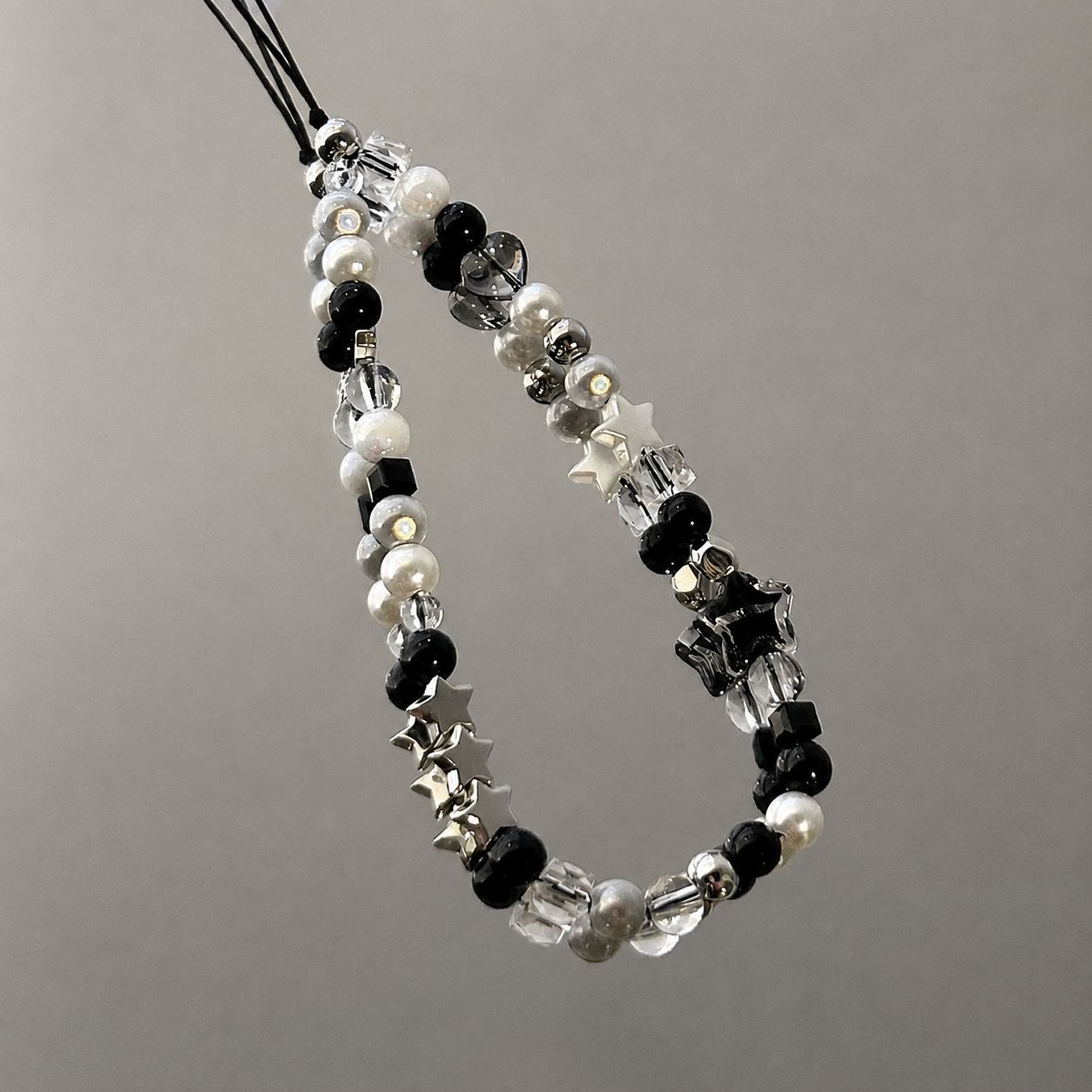 Korean-style hot girl black and white star beaded phone chain, ins-style high-end anti-loss lanyard, CCD bag accessory wholesale