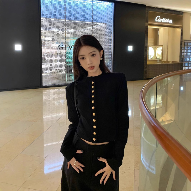 Black Chanel Style Coat Women's Spring Elegant High-end Top Slim-fit Sweater Long-sleeved Short Knitted Cardigan Outer Black Chanel Style Coat Women's Spring Elegant High-end Top Slim-fit Sweater Long-sleeved Short Knitted Cardigan Outer