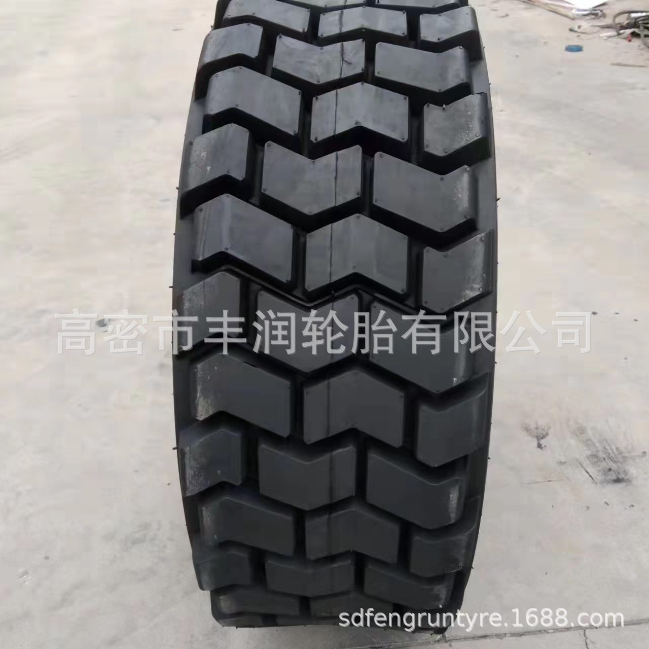 14-17.5 滑移装载机轮胎 轮挖扫路机轮胎 两头轮胎