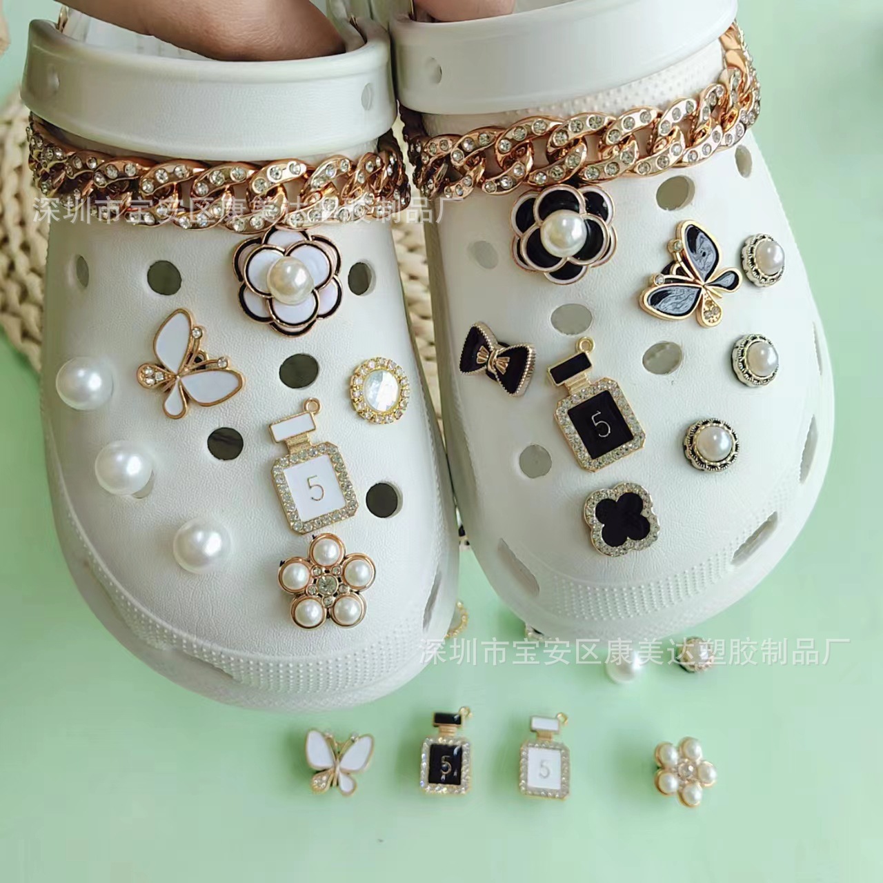 K12-black 및 흰색 동백 세트 모조 다이아몬드 체인 (신발 제외)