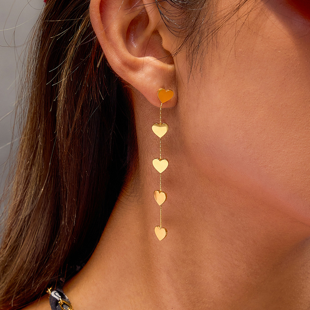 Wanxing Europa y América amor tetrafolia bordilla pendientes de acero inoxidable mujeres lujo ligero transfronterizo de alta sensación aretes redondos al por mayor