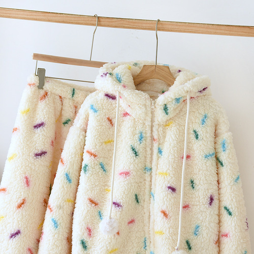 Sweet colorful polka-dot coral velvet hooded pajamas for women, winter plus velvet and thickened home clothes, large size set