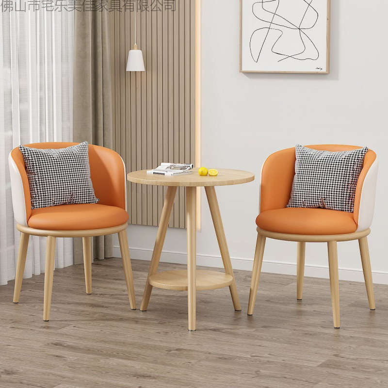 Mesa y silla de ocio balcón sala de estar de lujo ligera mesa y silla combinación de hotel de alojamiento residencial negociación en línea mesa y silla set de tres piezas